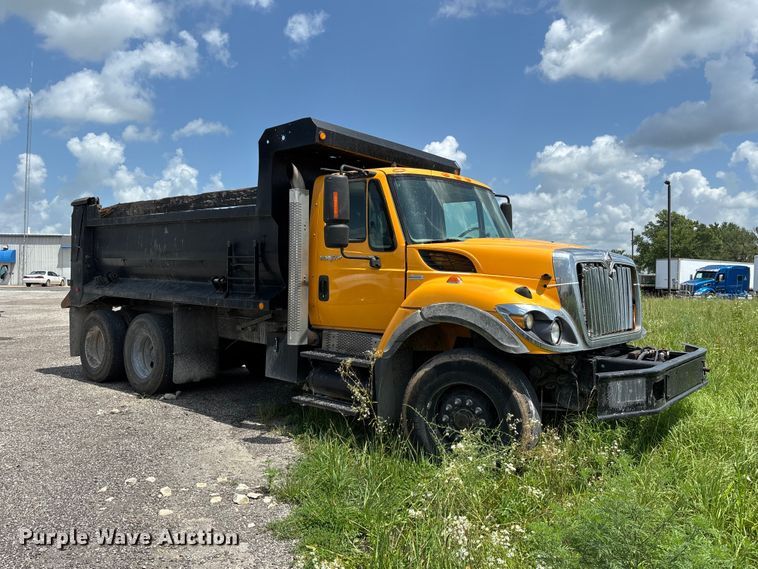 2009 International WorkStar 7500 Dump Truck - photo 3