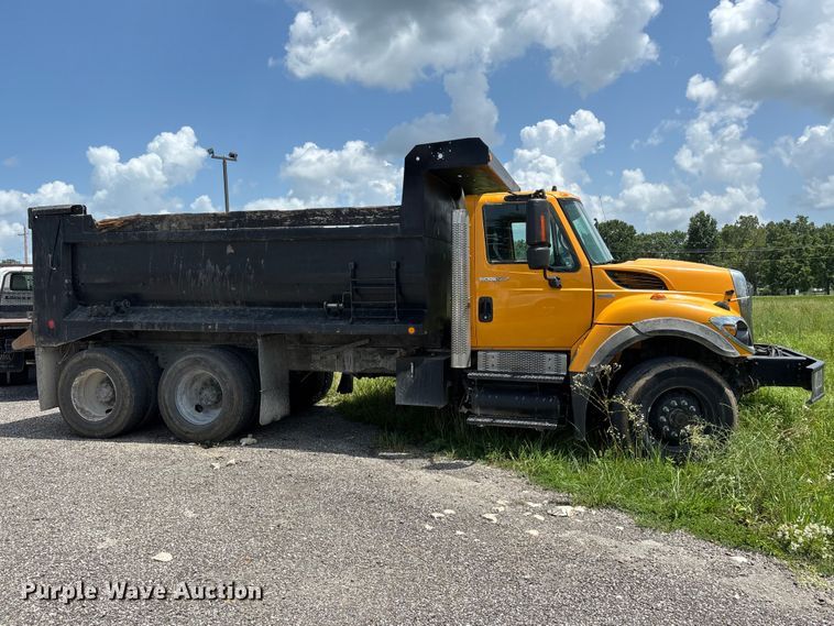 2009 International WorkStar 7500 Dump Truck - photo 4