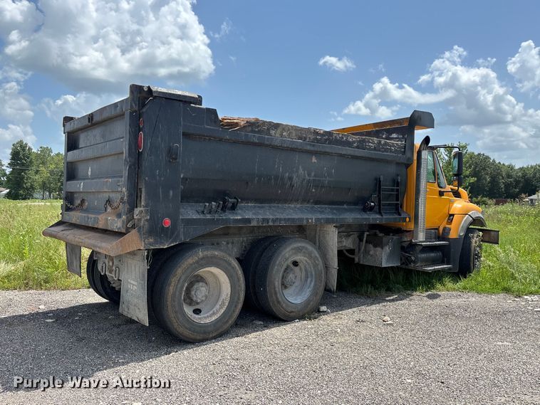 2009 International WorkStar 7500 Dump Truck - photo 5