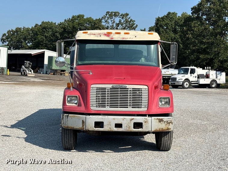 1996 Freightliner Cascadia Water Truck - photo 2