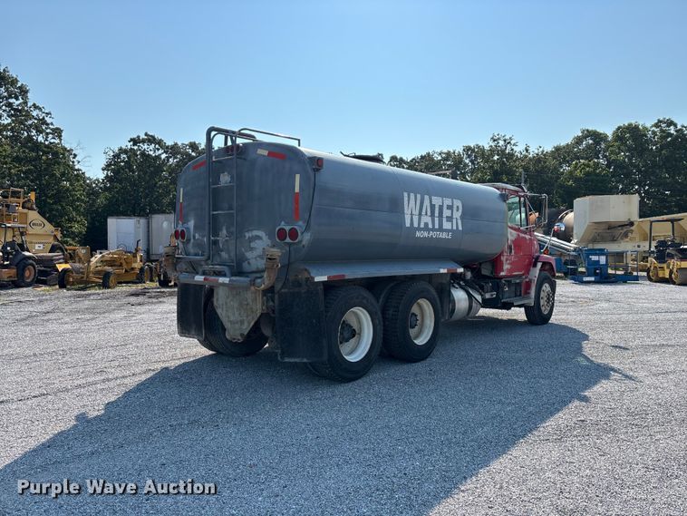 1996 Freightliner Cascadia Water Truck - photo 5