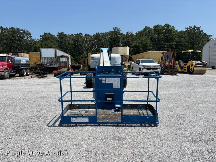 2002 Genie S65 Boom Lift - photo 2
