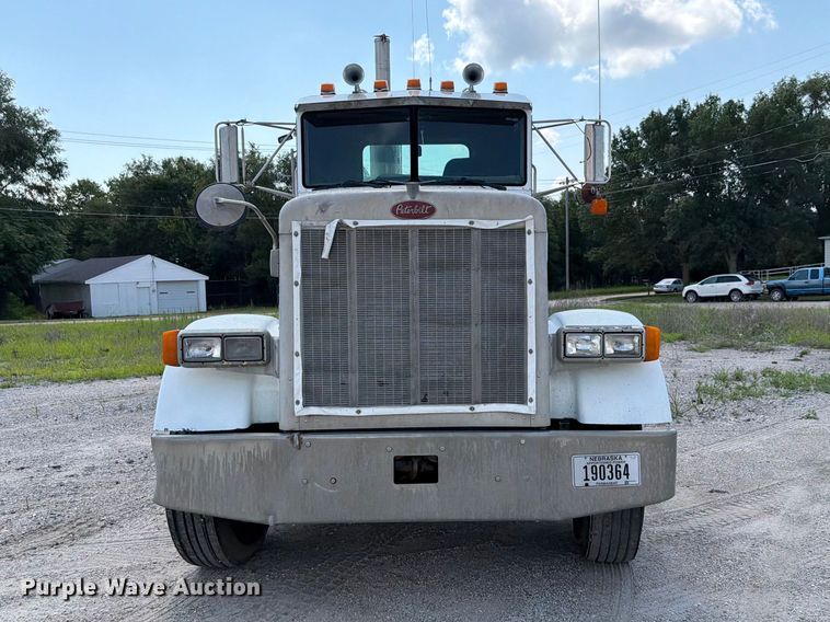 1993 Peterbilt 357 Semi Truck - photo 2