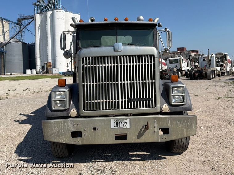 1995 International F-9370 Dump Truck - photo 2