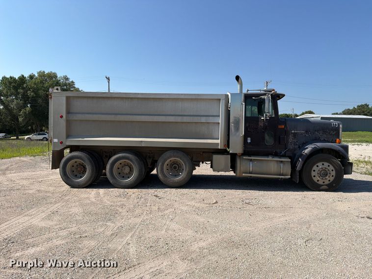 1995 International F-9370 Dump Truck - photo 4