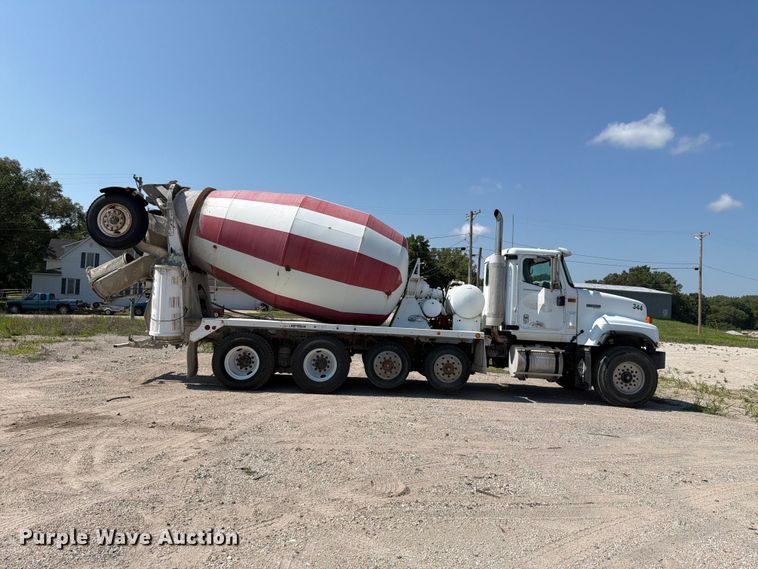 2007 International DF557 Paystar 5000 Ready Mix Truck - photo 4