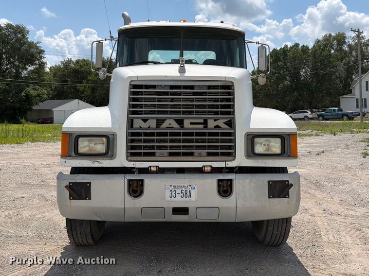 1990 Mack CH613 Truck Cab And Chassis - photo 2