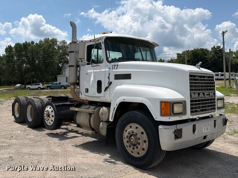 1990 Mack CH613 Truck Cab And Chassis - photo 3