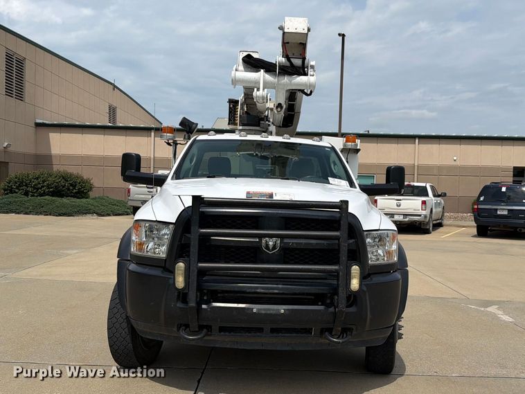2017 RAM 5500HD Bucket Truck - photo 2