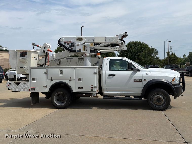 2017 RAM 5500HD Bucket Truck - photo 4