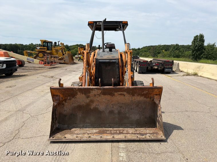 2007 Case 570M XT Landscape Tractor - photo 2
