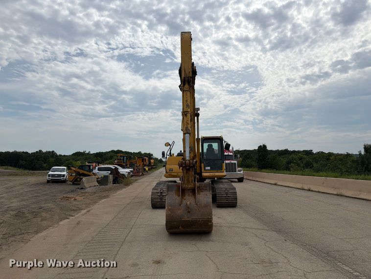2009 Komatsu PC220LC-8 Excavator - photo 2