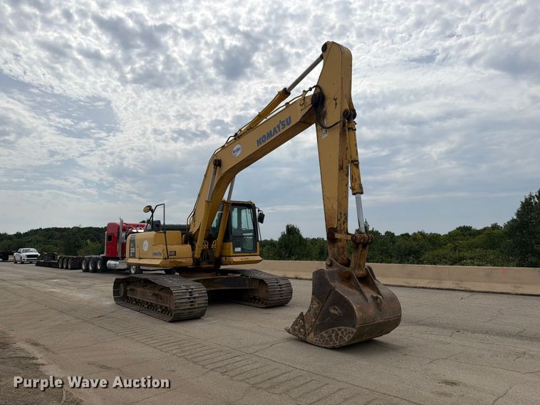 2009 Komatsu PC220LC-8 Excavator - photo 3