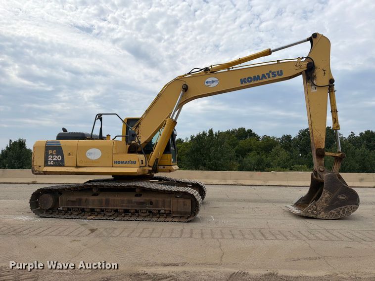 2009 Komatsu PC220LC-8 Excavator - photo 4