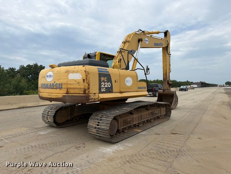 2009 Komatsu PC220LC-8 Excavator - photo 5