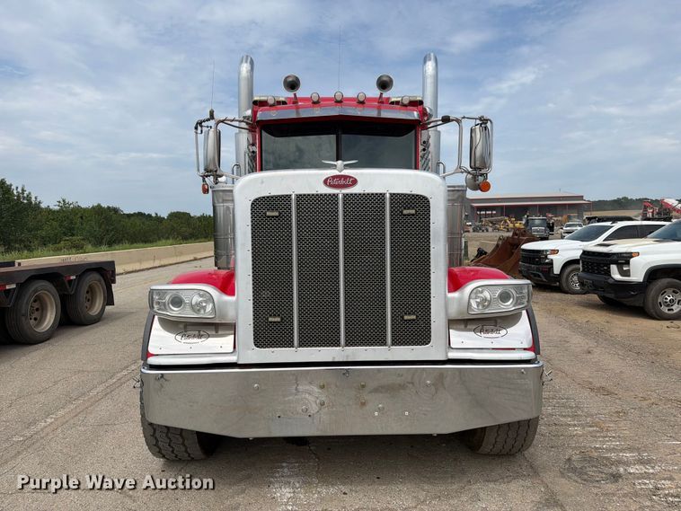 2018 Peterbilt 389 Semi Truck - photo 2