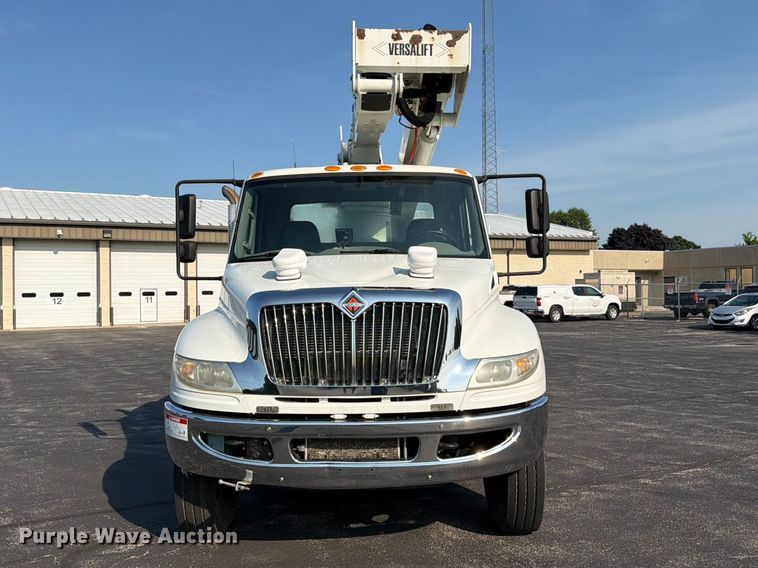 2017 International 4300 Bucket Truck - photo 2