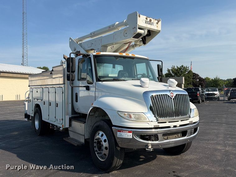 2017 International 4300 Bucket Truck - photo 3