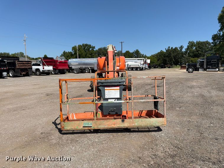 2004 JLG 800AJ Boom Lift - photo 2