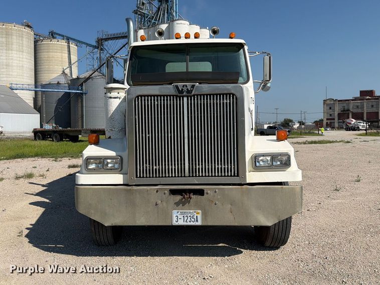 1998 Western Star 4900 Dump Truck - photo 2