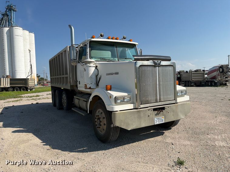 1998 Western Star 4900 Dump Truck - photo 3