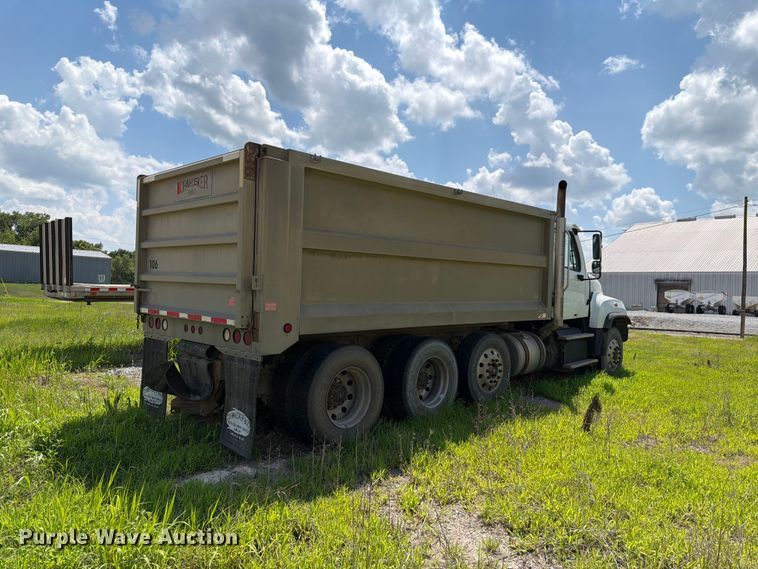 2012 Freightliner 114SD Dump Truck - photo 5