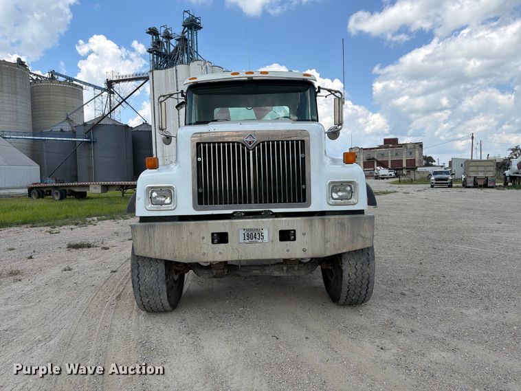 2007 International DF557 Ready Mix Truck - photo 2
