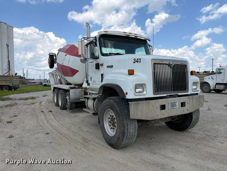 2007 International DF557 Ready Mix Truck - photo 3
