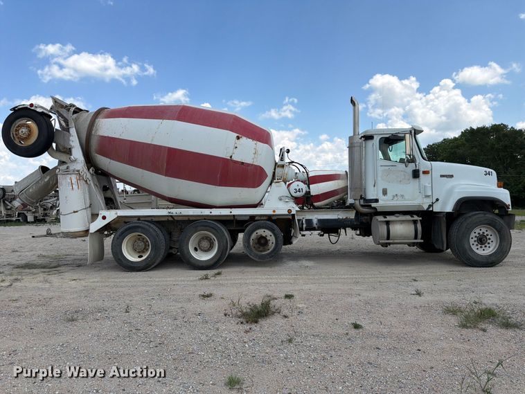 2007 International DF557 Ready Mix Truck - photo 4