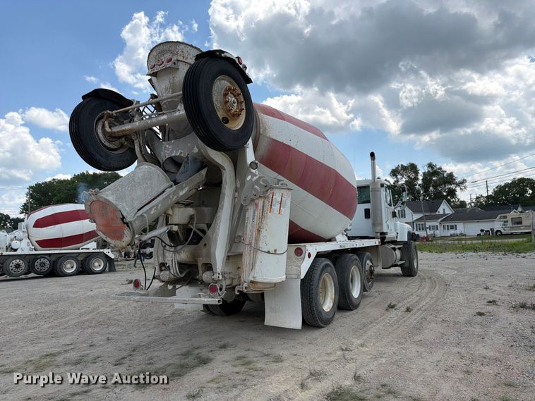 2007 International DF557 Ready Mix Truck - photo 5