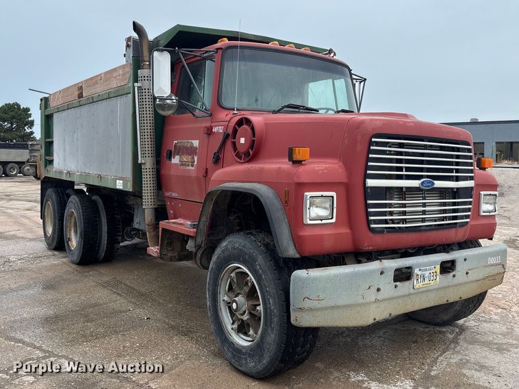 1997 Ford LT8000 Dump Truck - photo 3