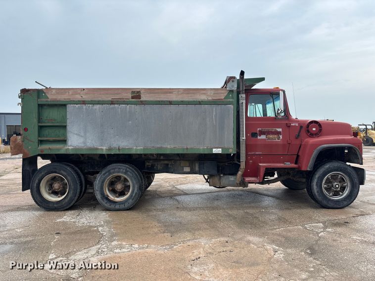 1997 Ford LT8000 Dump Truck - photo 4