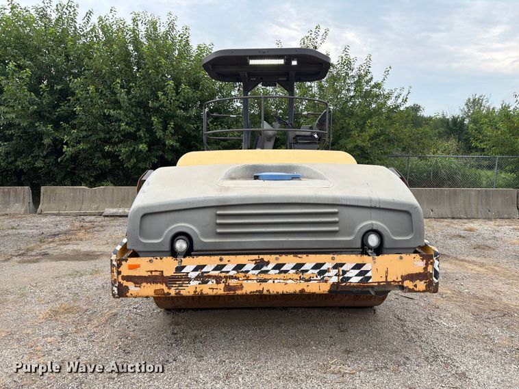 2012 Volvo DD138HF Double Drum Vibratory Roller - photo 2