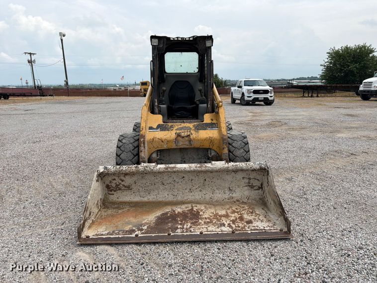 2004 Caterpillar 246B Skid Steer Loader - photo 2