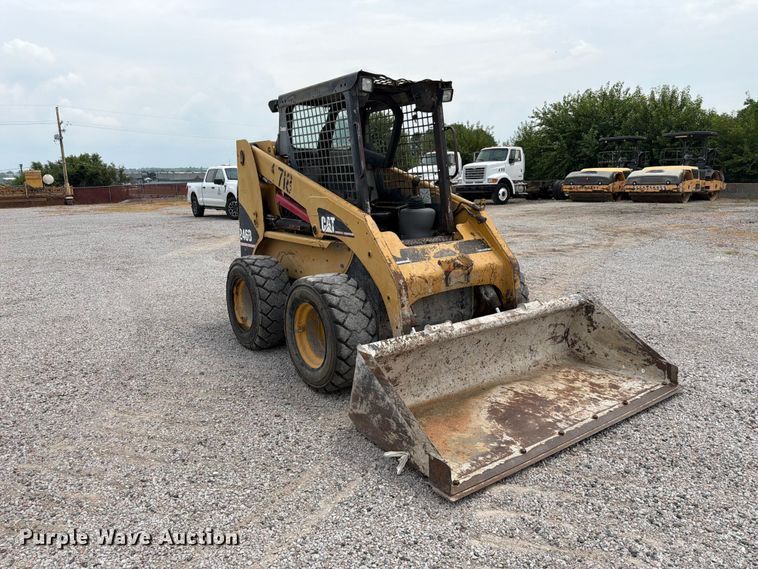 2004 Caterpillar 246B Skid Steer Loader - photo 3