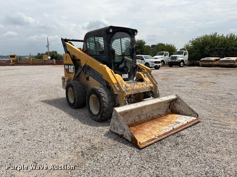 2014 Caterpillar 262D Skid Steer Loader - photo 3