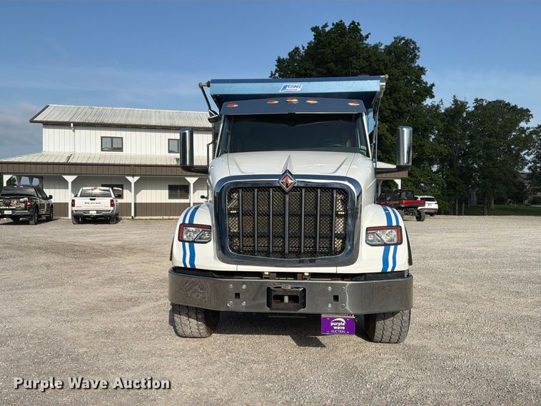 2022 International HX620 Dump Truck - photo 2