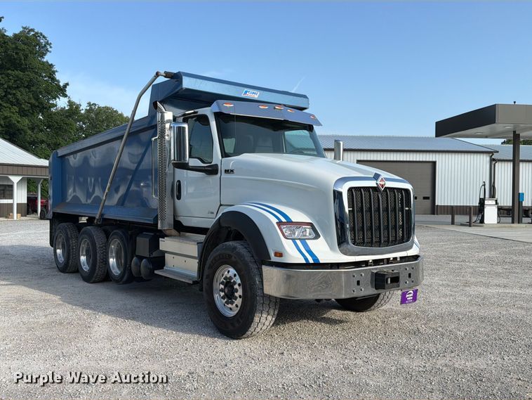 2022 International HX620 Dump Truck - photo 3