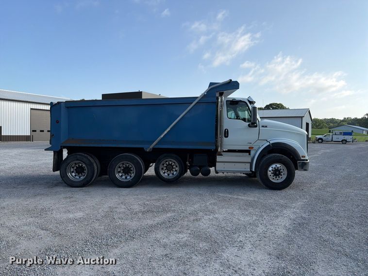 2022 International HX620 Dump Truck - photo 4