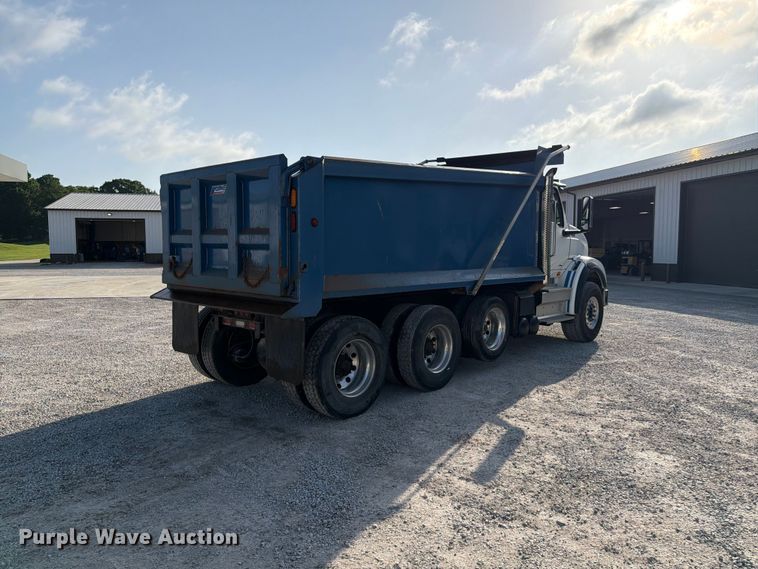 2022 International HX620 Dump Truck - photo 5