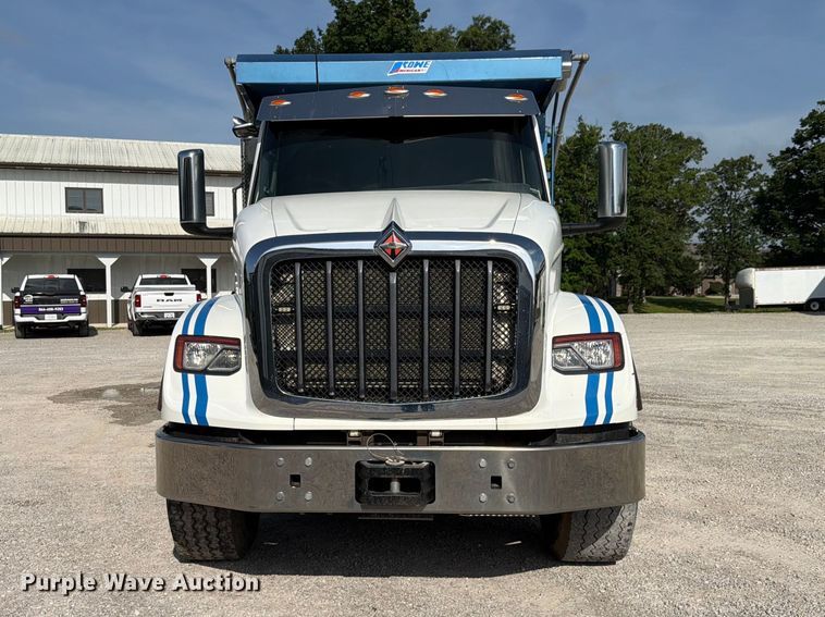 2022 International HX620 Dump Truck - photo 2