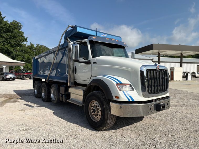 2022 International HX620 Dump Truck - photo 3