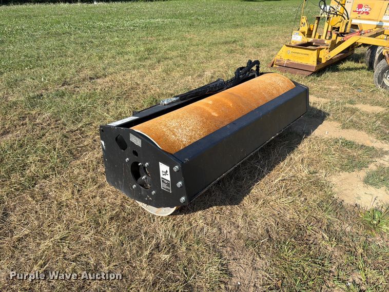 2024 003-06-72-001 Skid Steer Vibratory Roller - photo 3