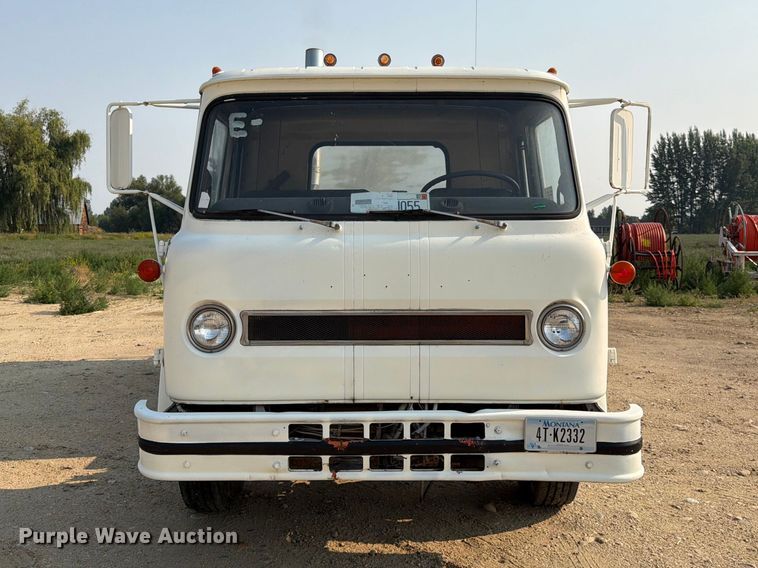 1971 International CO F1950 A Tank Truck - photo 2