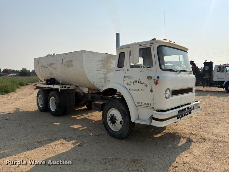 1971 International CO F1950 A Tank Truck - photo 3