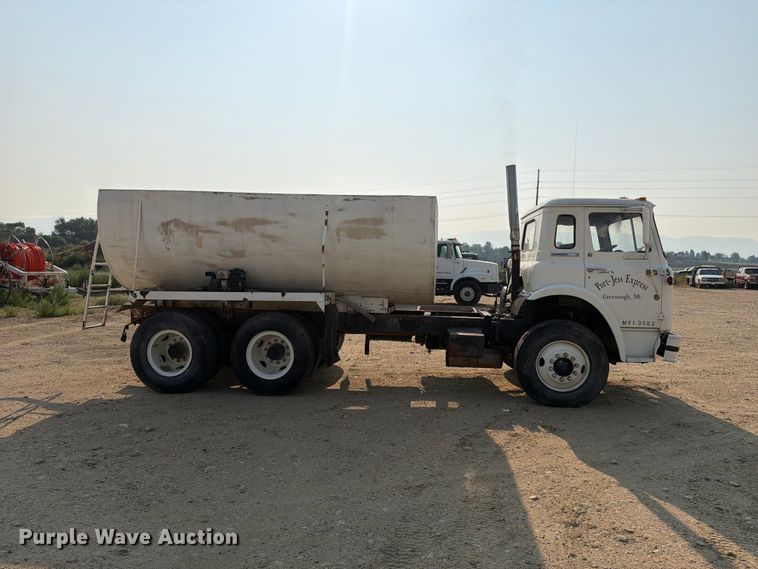 1971 International CO F1950 A Tank Truck - photo 4