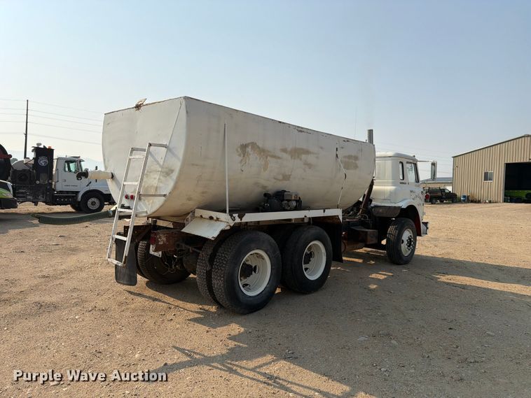 1971 International CO F1950 A Tank Truck - photo 5