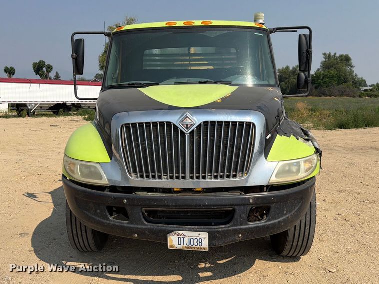2007 International 4300 Vacuum Truck - photo 2