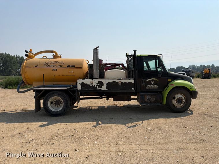 2007 International 4300 Vacuum Truck - photo 4