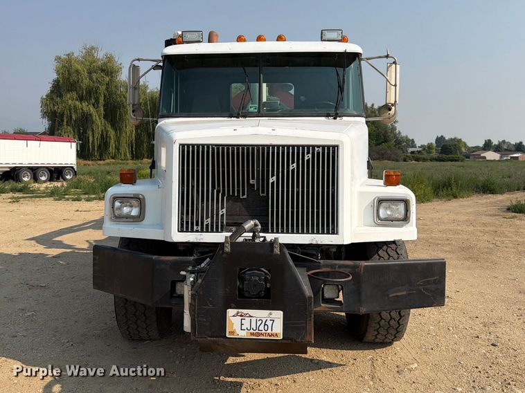 1999 Volvo WG Vacuum Truck - photo 2